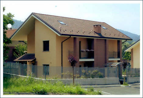 2006-2008 Complesso con 2 villette bifamiliari e 2 condomini di 8 alloggi - Via Bussolino 58 - Gassino (TO)