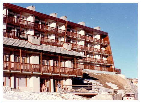 1987-1989 Complesso di 64 alloggi, box, locali condominiali e di intrattenimento - Via La Gleisa 10 - Sestriere (TO)